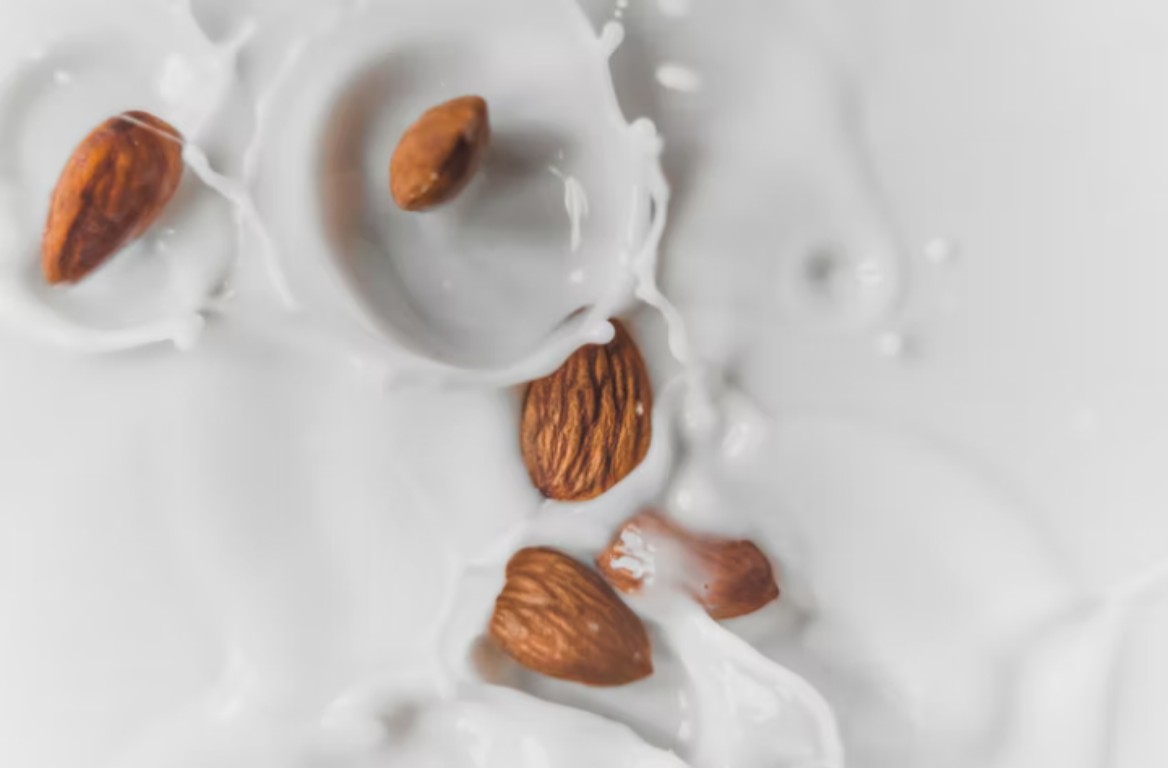 Almond milk Types of non-dairy milk UniqueMag.