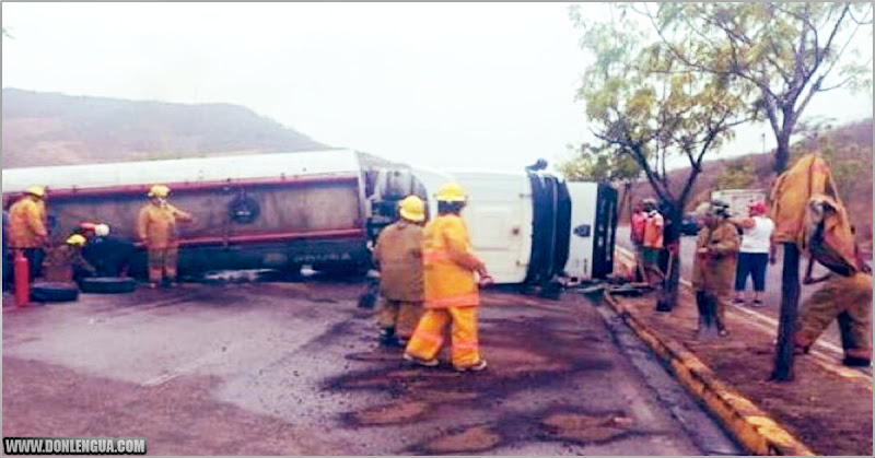 Saquearon una gandola de combustible que se volcó en Puerto la Cruz