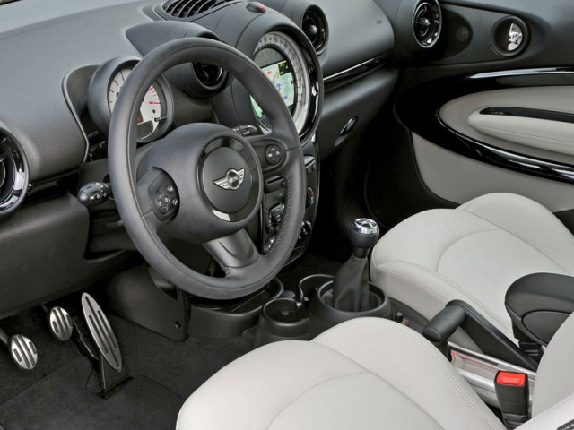 Mini Paceman 2013 interior