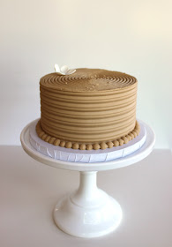 Combed Cake with Pearl Border Twin Cities