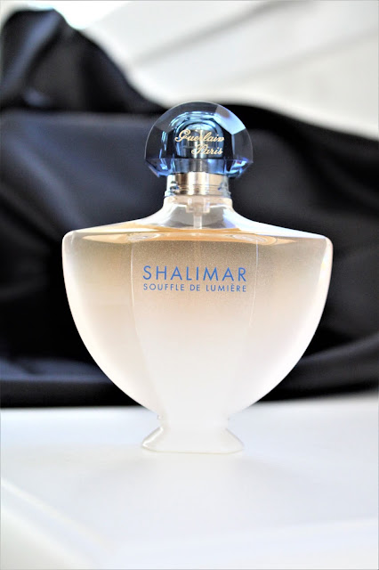 guerlain shalimar souffle de lumiere, shalimar souffle de lumiere guerlain, parfum femme guerlain, parfums guerlain, parfum au jasmin, parfum oriental, souffle de lumière, parfumerie, meilleur parfum pour femme, woman perfume, perfume for woman, perfume influencer, parfum non genré, avis parfum