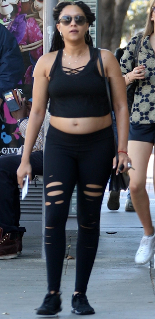 Tia Mowry steps out with her pregnant belly exposed (photos)