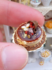 Miniature Chocolate Cake - Hand made by Paris Miniatures - Emmaflam & Miniman Miniature Chocolate Cake - Hand made by Paris Miniatures - Emmaflam & Miniman
