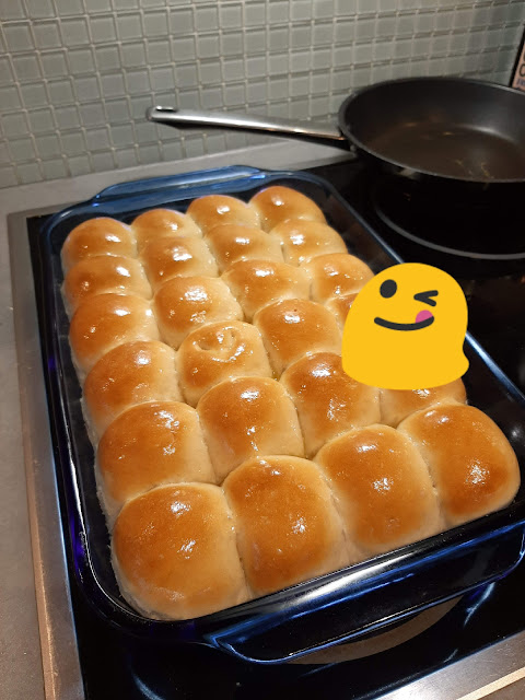 Vegan dinner rolls