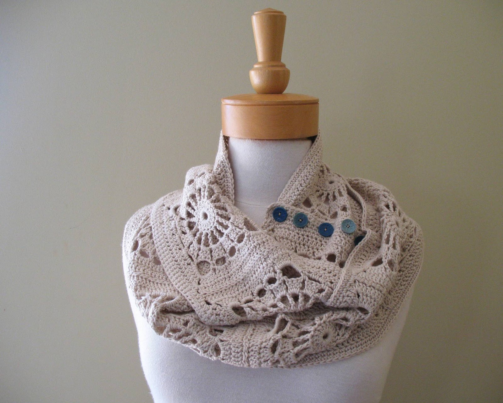 eclectic me square motif  crochet  buttoned scarf  