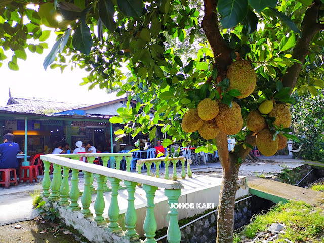 Taman Tasek Hawker Centre in Johor Bahru Malaysia. Untrendy but Cool