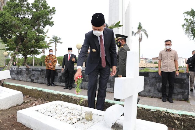 HUT ke-73 Provinsi Sumut, Gubernur  Ziarah  ke Makam Pahlawan