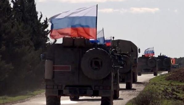 Le truppe statunitensi e russe si scontrano di nuovo sui campi petroliferi in Siria