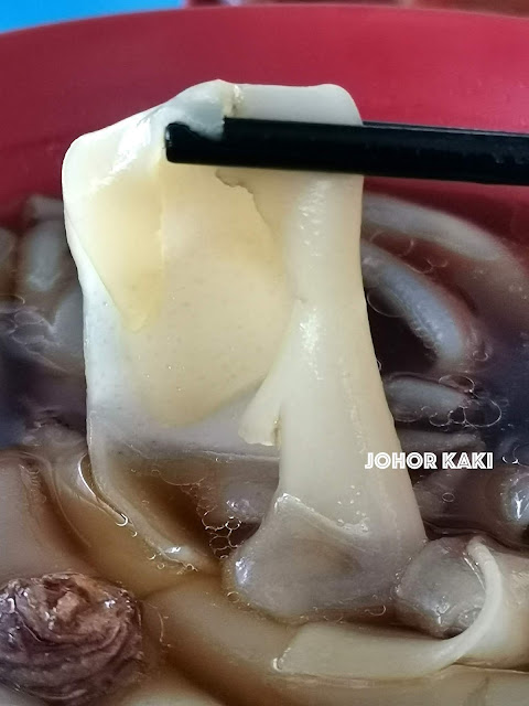 Hai Fa Kway Chap in Bedok Interchange Hawker Centre Singapore 海发粿汁