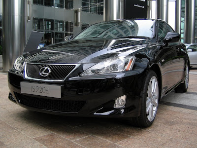 2006 black lexus is 220d