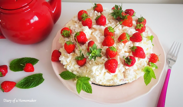 eaton-mess-cheesecake-dessert-cold-dessert-frozen-dessert-easy-dessert-meringue-strawberrie-digestie-biscuits-double-cream-philadelphia-cheese-icing-sugar-melted-butter-high-tea-afternoon-tea-summer-desserts-