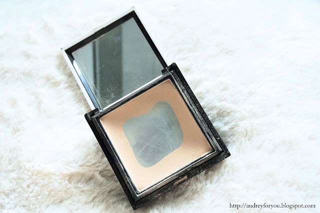 Benefit Hello Flawless! Powder Foundation Life With Audrey