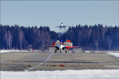 Russian fighters at the Kubinka air base Cazas rusos en la base aérea de Kubinka