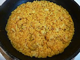 arroz con bacalao, coliflor y ajos tiernos