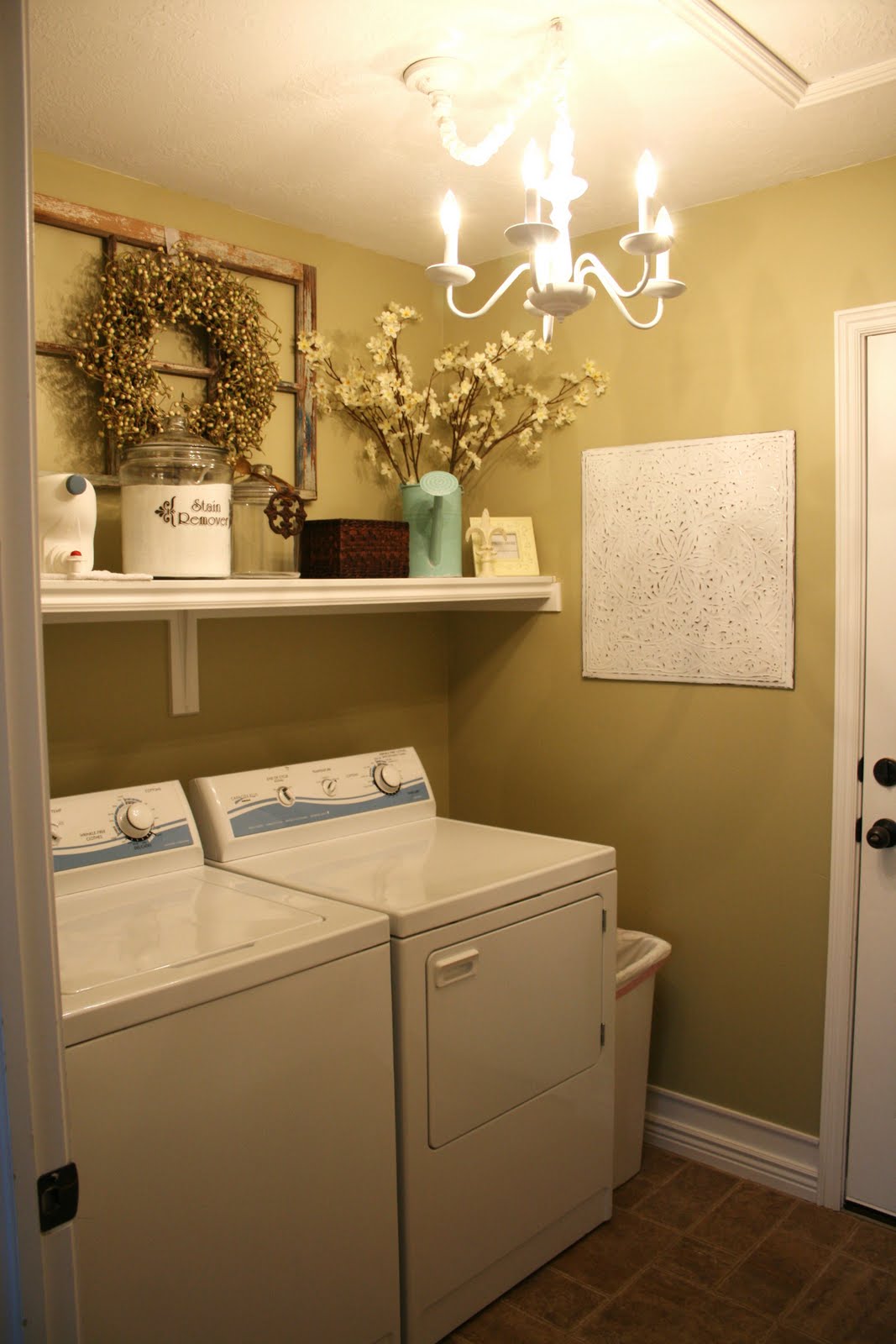 Sassy Sites Home Tour the laundry  room 