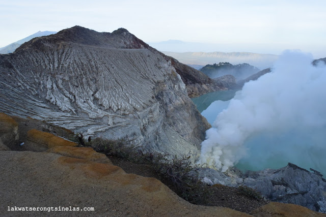 GUIDE TO THE ELECTRIC BLUE FLAMES OF KAWAH IJEN