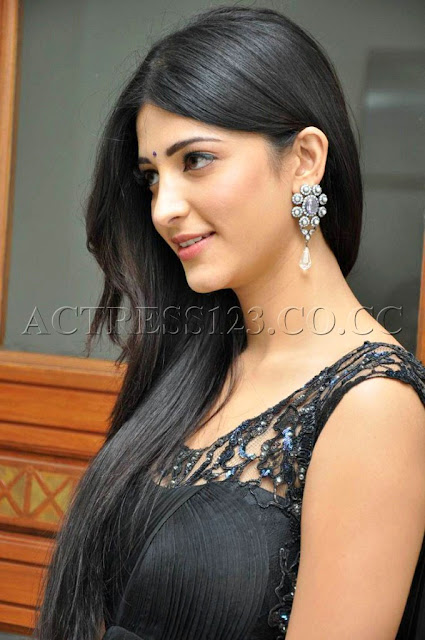 Hot Tamil Actress Sruthi Hassan HD