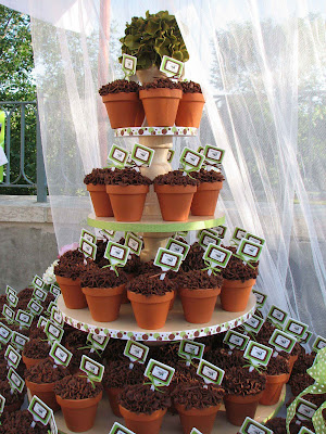 How stinkin' cute are the flower pot wedding cakes Absolutely ingenious