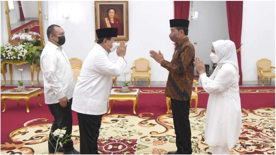 Silaturahmi Idufitri, Menhan Prabowo Subianto Makan Opor Bersama Presiden Joko Widodo