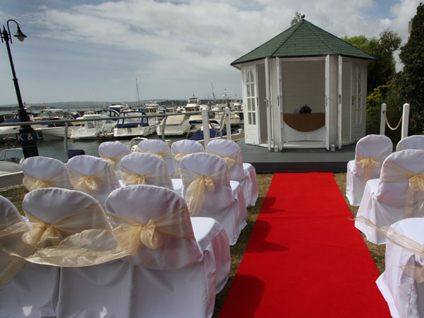 Hold your wedding ceremony outside on the hotel lawn at our new Wedding 