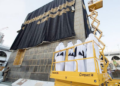 Kiswa Workers in Makkah