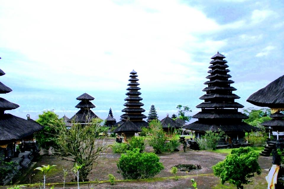 Pura Besakih Tempat Wisata di Bali dengan Perpaduan Budaya dan Religi