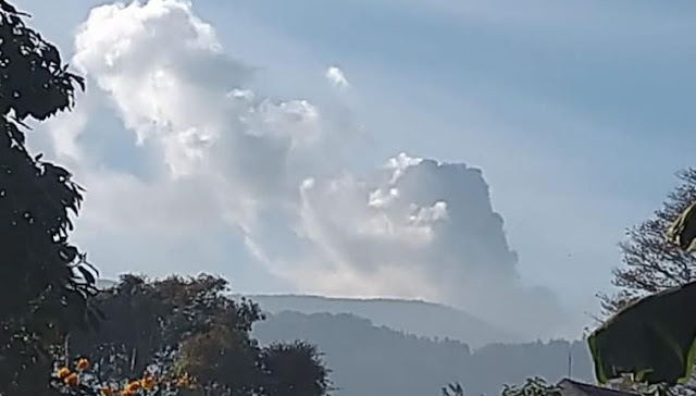 Gunung Tangkuban Perahu Erupsi, Wisatawan Diminta Patuhi Instruksi