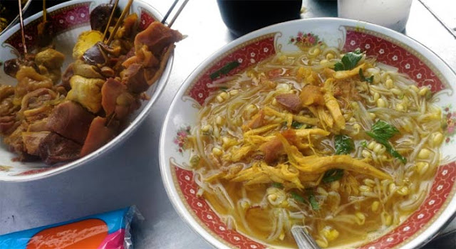 Jogja tak sekedar menawarkan kekayaan seni dan budaya saja. Daerah istimewa ini juga mampu memanjakan para penikmat kuliner. Wisata kuliner di daerah ini selalu menarik untuk ditelusuri.