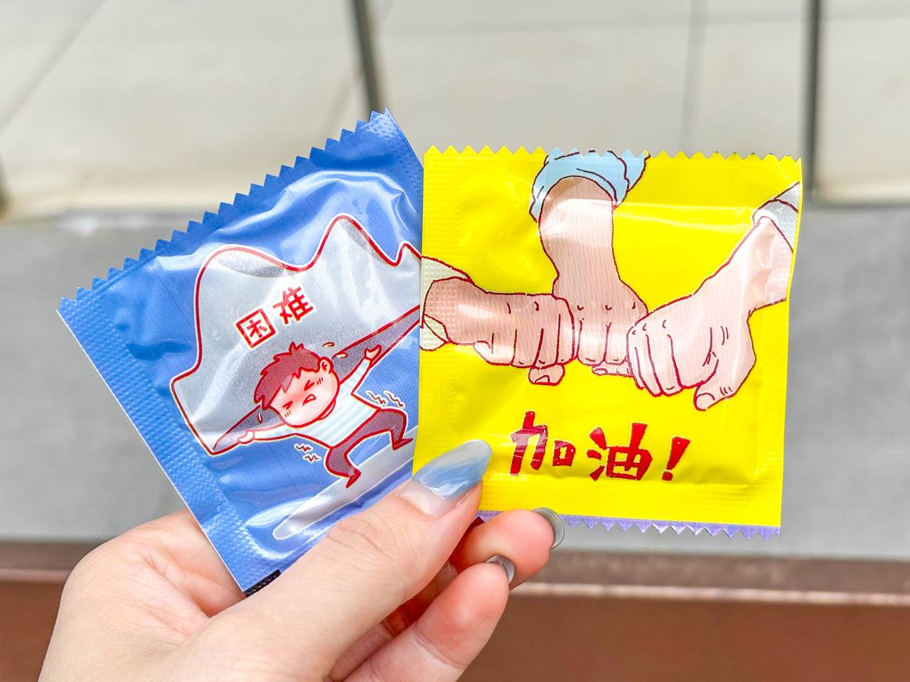 lecker-hotdog-gloves