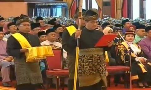 [Video] Si Tanggang Azmin Ali Angkat Sumpah Sebagai Menteri Besar Selangor