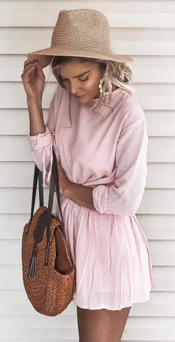 pretty cool outfit : hat + pink dress + bag