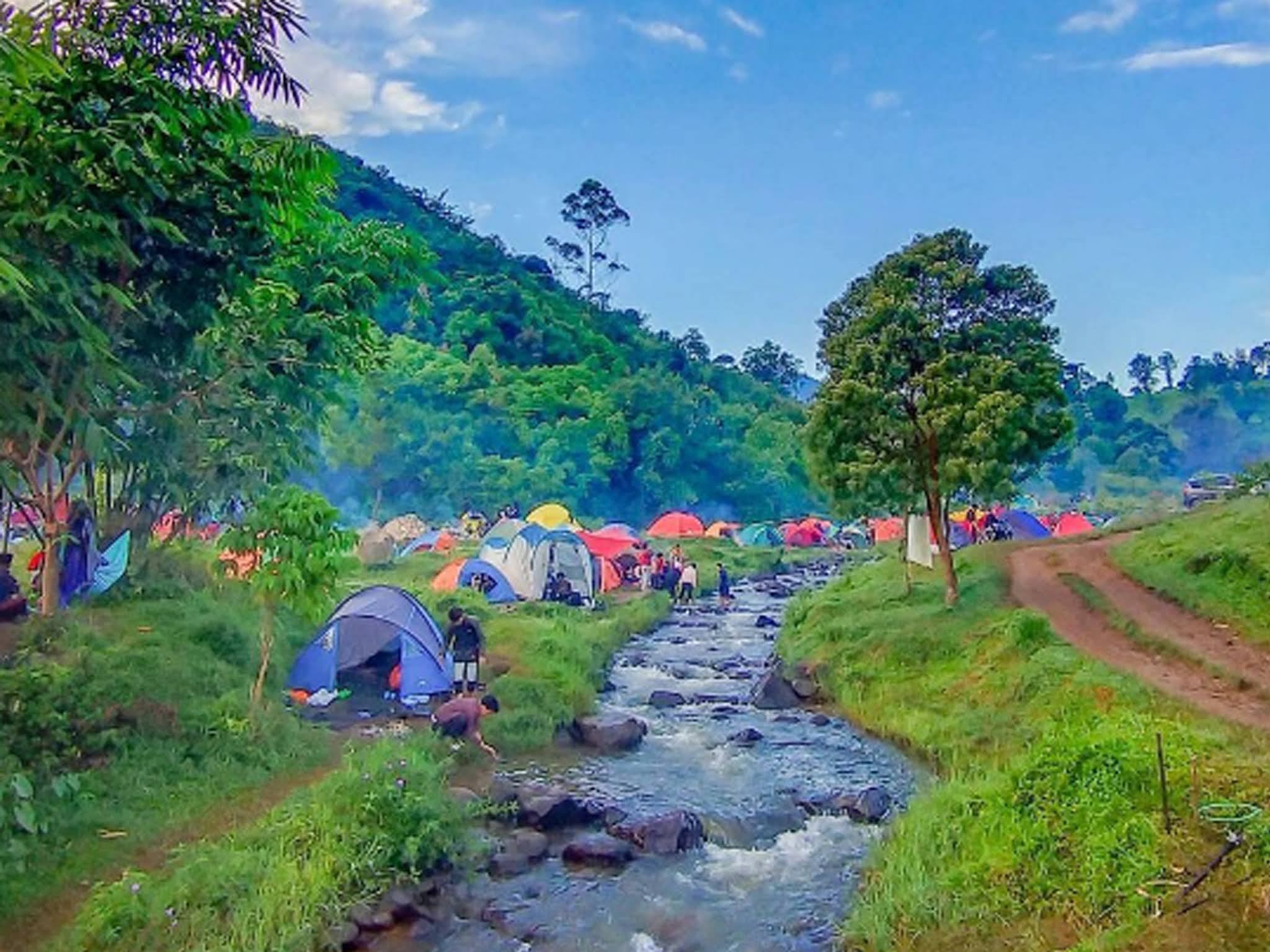 Camping Ground Rancacangkuang, Destinasi Wisata Berkemah yang Lagi