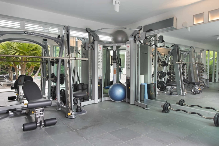 Private gym in Modern mansion in Miami