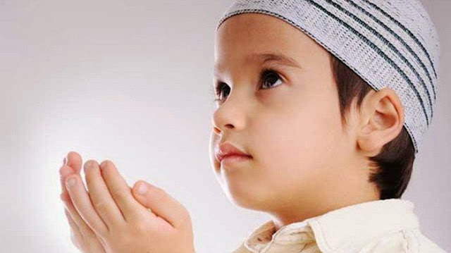 Gambar anak kecil berdoa Islami