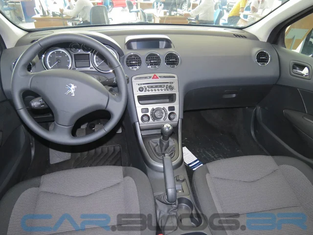 Peugeot 308 Allure 2.0 Preto - interior