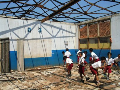 bangunan sekolah rusak berat