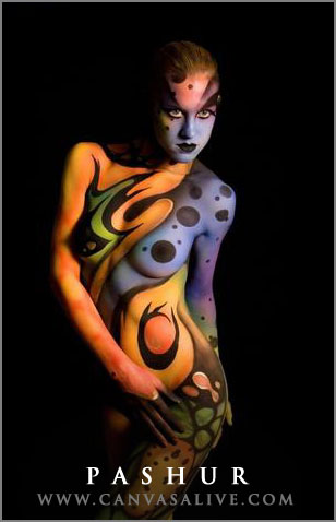 three chicks and a dude: Looking at body paint Pashur