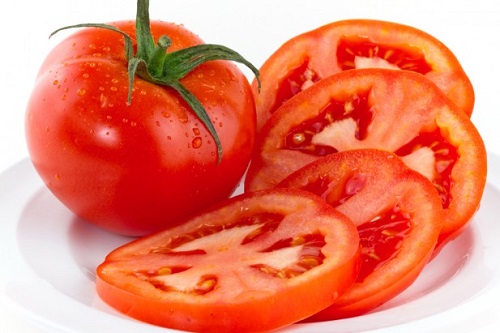 Trong cà chua có chứa nhiều oxalat làm tăng nguy cơ sỏi thận.