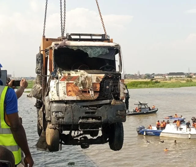 Lagos recovers PSP truck from Lagoon after three hours operation