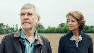 Geoff Mercer (Tom Courtenay) y Kate Mercer (Charlotte Rampling)