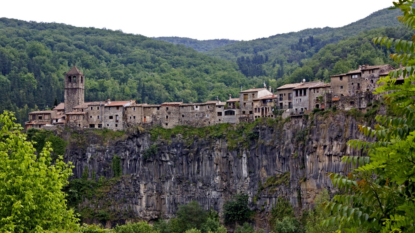 Let s travel the world The city of rocks Castellfollit 