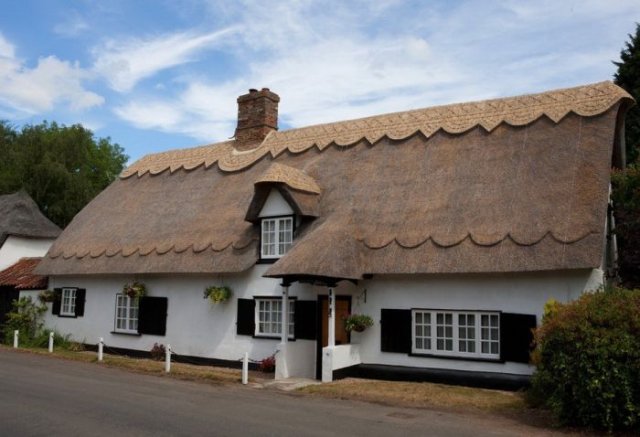 Amazing English Houses With Beautiful Roofs Seen On www.coolpicturegallery.us