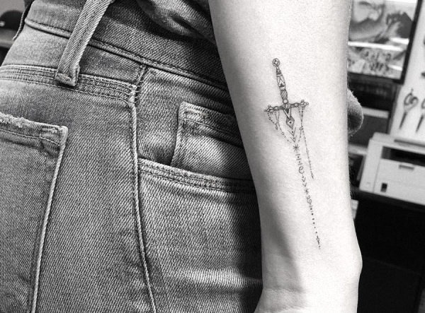 esta_intrincada_punhal_de_tatuagem