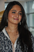 Anushka latest glamorous photos-thumbnail-18