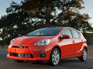 Harga Mobil Teririt Toyota Prius c di Indonesia