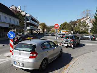 Einmündung der Buchendorfer in die Münchner Straße in Gauting