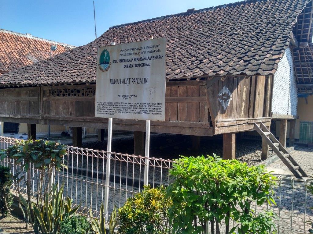 Rumah Adat Panjalin Warisan Sunda Kuno Majalengka