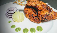 tandoori chicken serving with green chutney ,onion and lemon wedges