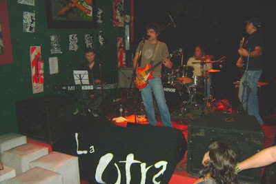 Show de Buitre y La Otra en Libario Bar 