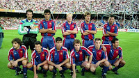 F. C. BARCELONA - Barcelona, España - Temporada 1992-93 - Zubizarreta, Nadal, Koeman, Michael Laudrup, Stoichkov; Bakero, Eusebio, Guardiola, Juan Carlos, Ferrer y Beguiristain - F. C. BARCELONA 2 (Bakero y Stoichkov), REAL MADRID 1 (Michel) - 05/09/1992 - Liga de 1ª División, jornada 1 - Barcelona, Nou Camp - El Barça, con Cruyff de entrenador, volvió a ganar la Liga